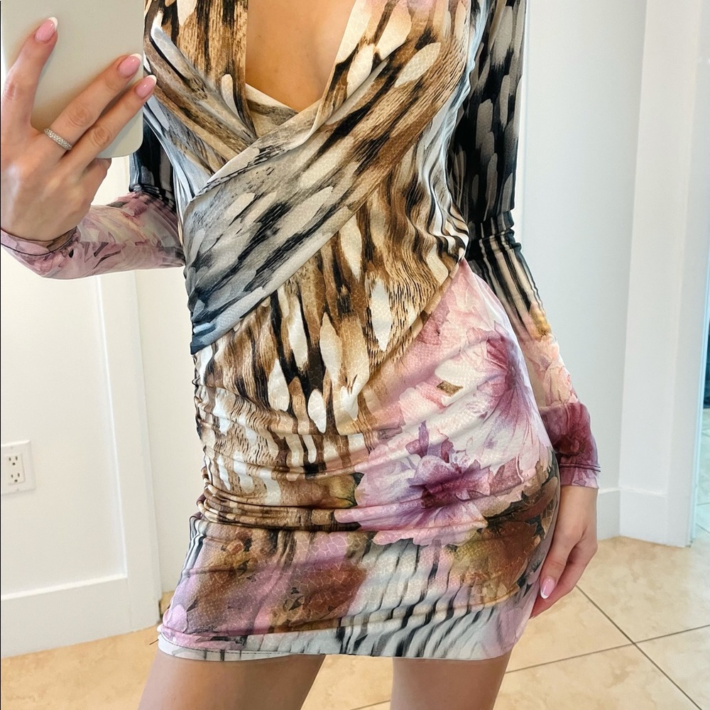 Savee Laguna Beach dress long sleeve mini XS flower / animal print silky dress - Picture 2 of 6